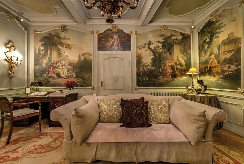 Maison Le Dragon Bed & Breakfast 4*